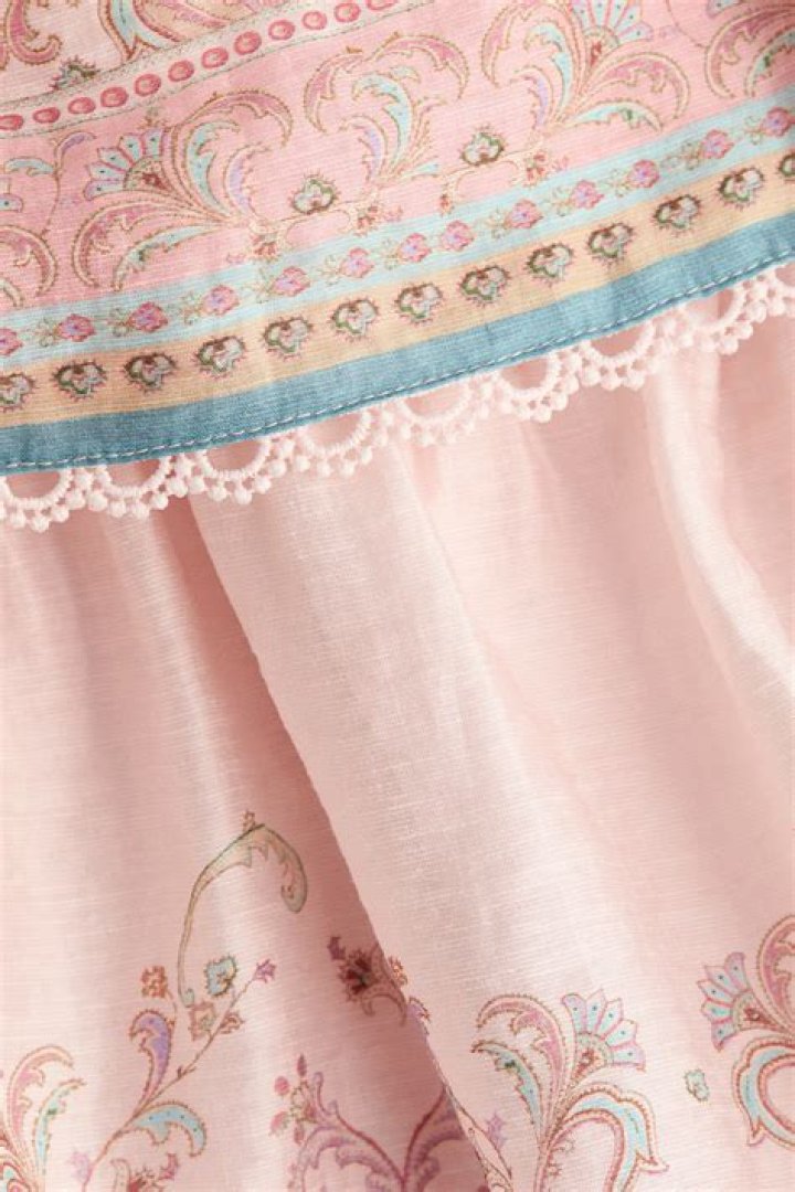 Broad band of cloth