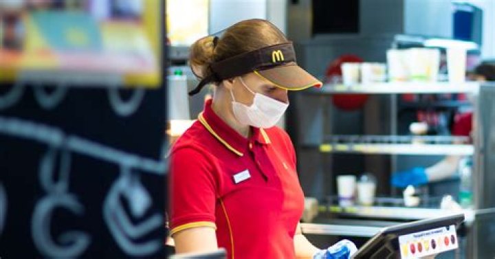 Can Mcdonalds staff accept tips?