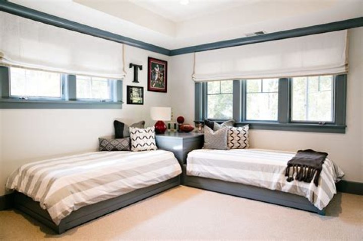 Can two twin beds fit in a 10x12 room?