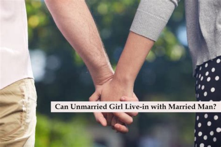 Can unmarried couples live together in UAE?