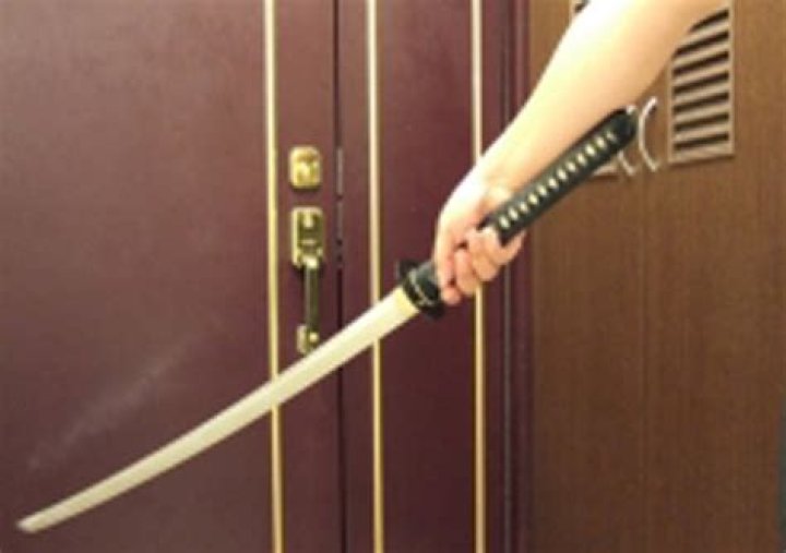 Can you grab a katana blade?