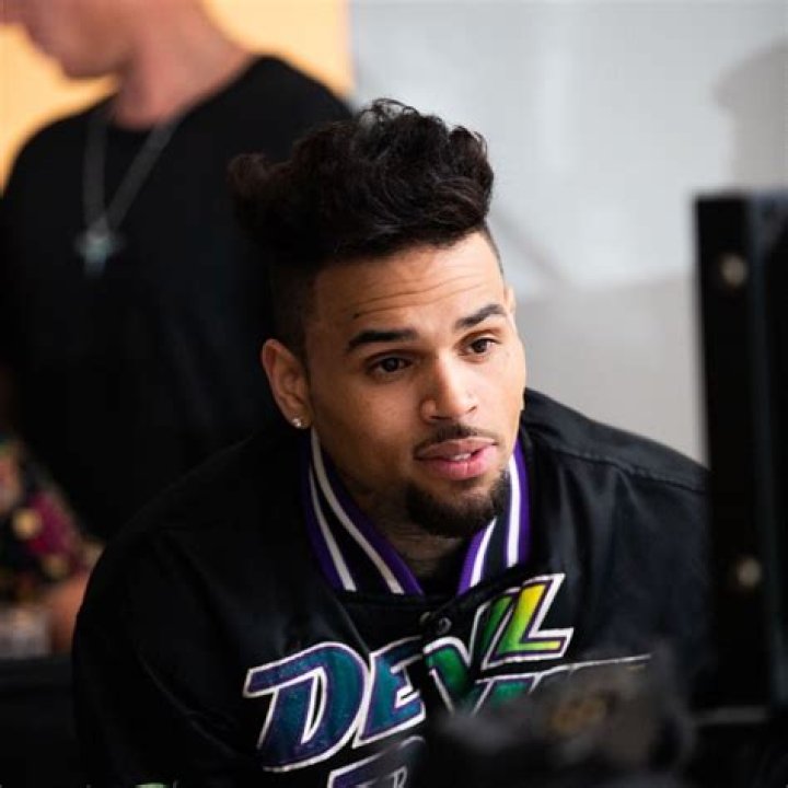 Chris Brown Biodata: A Comprehensive Look Into the Life of the Renowned R&amp;B Star