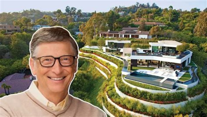 Does Bill Gates own a Hawaiian island?
