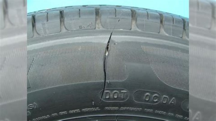Does turning your car on and off damage it?