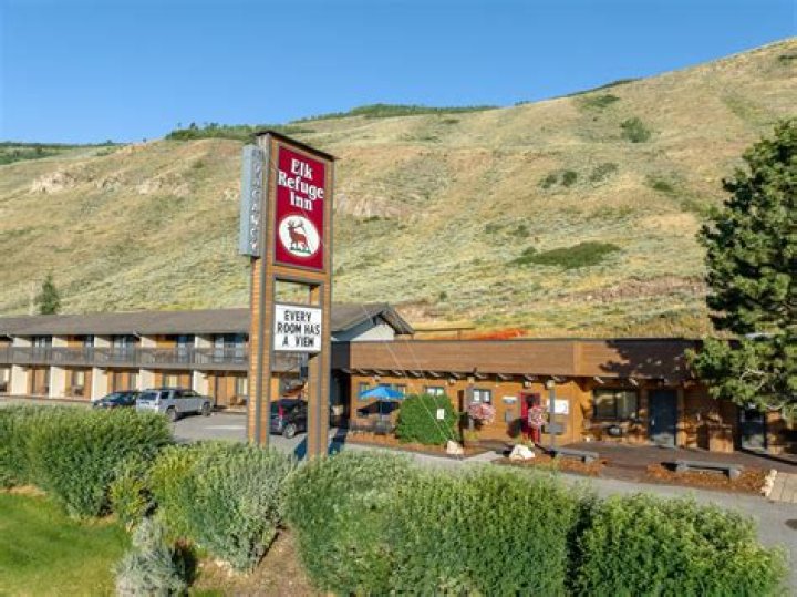 Elk Refuge Inn Jackson Hole Wyoming: A Premier Destination for Nature and Luxury