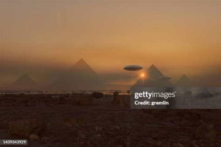 Flying ___ (UFOs)