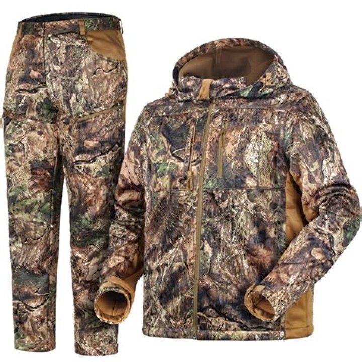 Green-and-brown hunting clothes for short