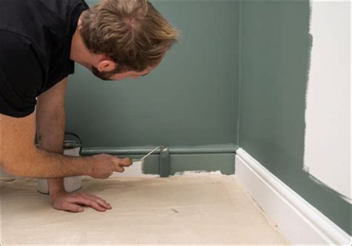 How do you paint skirting boards without getting paint on the floor?