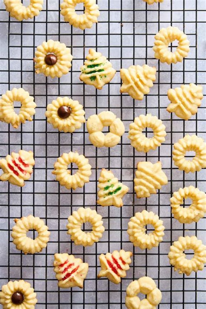 How do you store Spritz cookies?