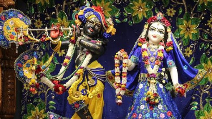 Is it good to keep Radha Krishna idol at home?