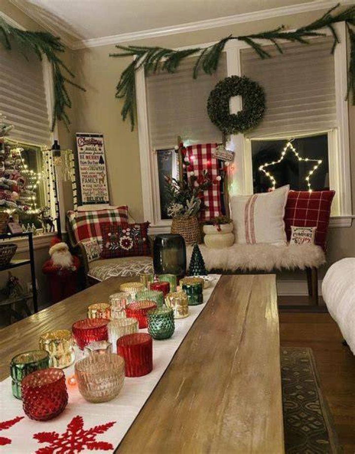 Put decorations on