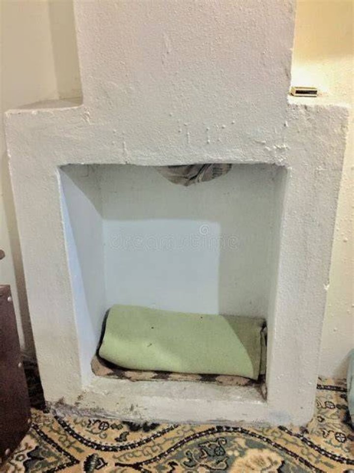 Small recessed area