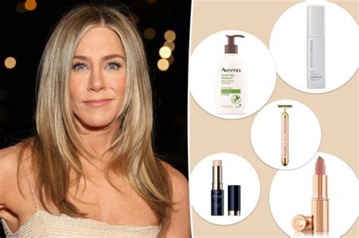 What color eyeliner does Jennifer Aniston use?