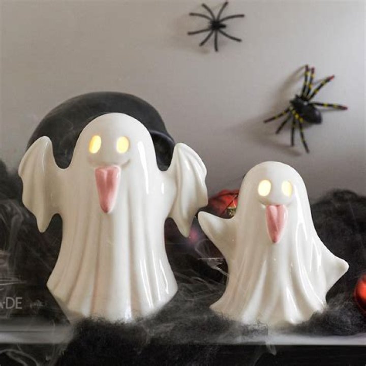 White ___ ghost: 2 wds.